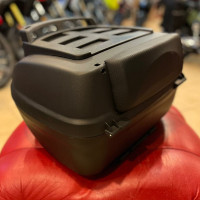 MCP Кофр E-60BT со спинкой и багажником 40 л.